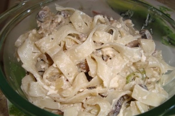 Tagliatelle cu pui si ciuperci