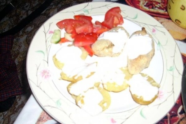 CARTOFI NOI LA CUPTOR CU SOS DE USTUROI