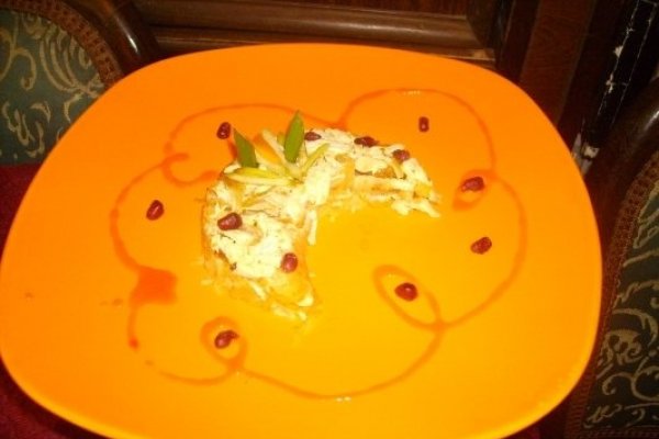 Corabioare de creveti umplute cu salata de cruditati si nuci caramelizate