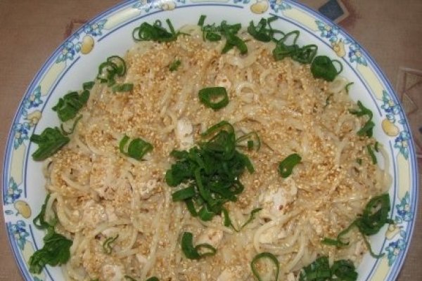 Paste cu susan si carne de pui