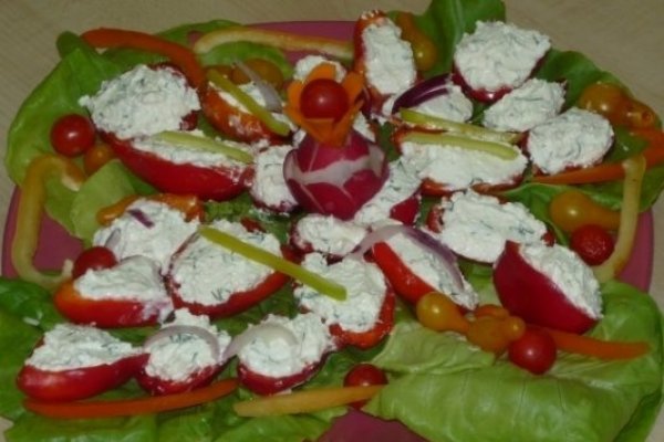 Ardei rosii, umpluti cu pasta de branza