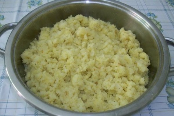 CARTOFI PIURE,FIERTI IN COAJA