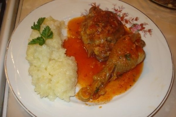 Pui cu sos rosu si orez
