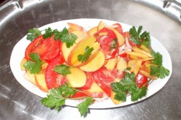 Salata de rosii cu piersici