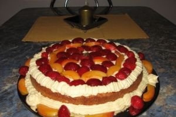 Tort cu capsuni si caise