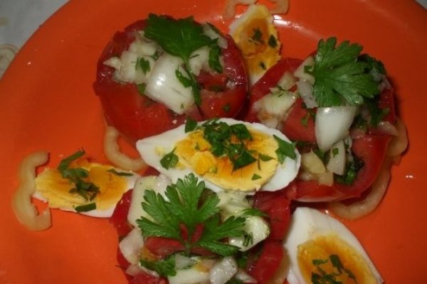 Salata in cosulete de rosii