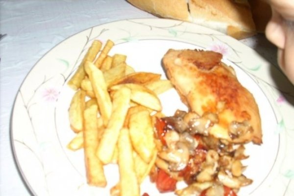 RULOURI DI PIEPT DE PUI CU CIUPERCI