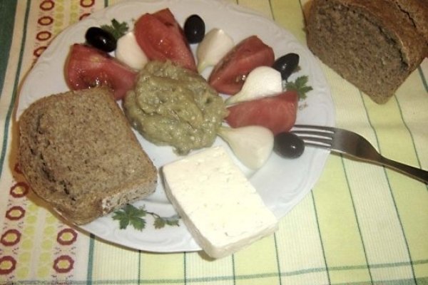 Paine de secara la o gustare de seara