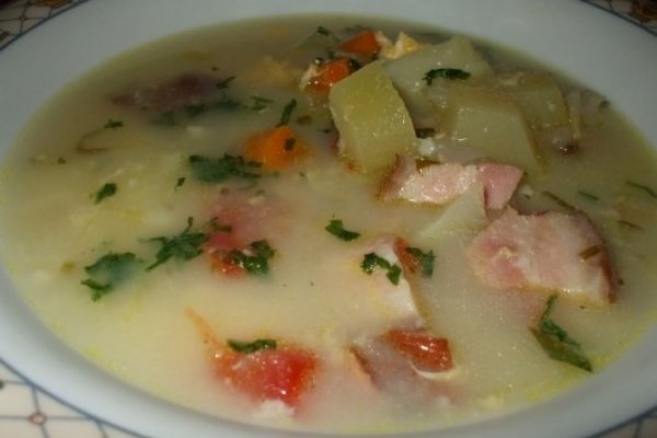 Ciorba cu afumatura acrita cu prune verzi