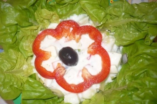 Salata crocanta cu sos tzatziki