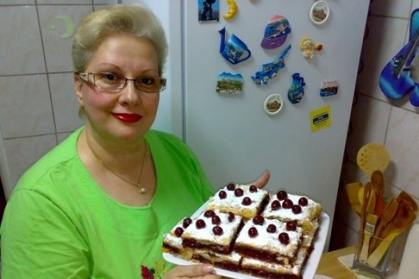 Placinta cu prune si visine.