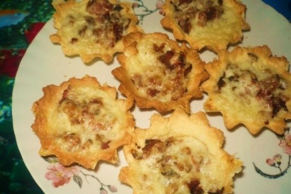 Mini tarte cu carne si ciuperci
