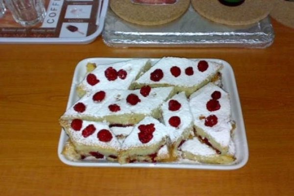 Prajitura cu visine si zmeura