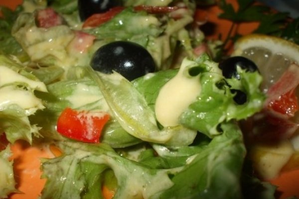 Salata verde creata cu sos picant