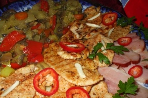 Piept de pui natur cu sunca si legume