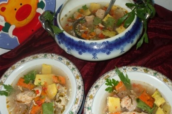 Ciorba de curcan cu costita si zdrente colorate