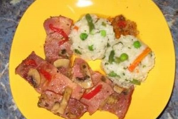 Sunculita afumata cu garnitura de orez si legume