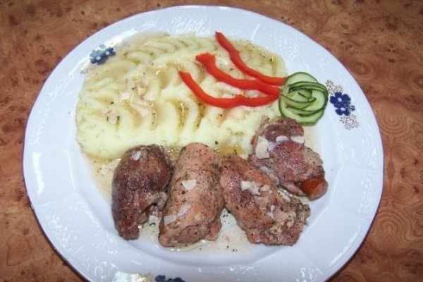 Rulouri de porc in sos de vin (Uimeste-ti oaspetii)