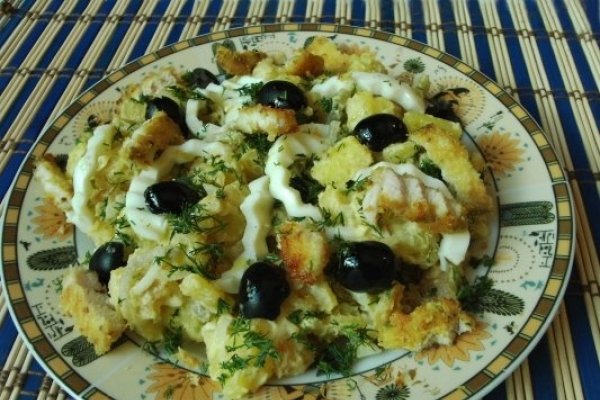 Salata de cartofi cu piept de pui in crusta de cocos