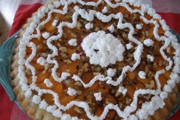 Tarta cu caise si nuci