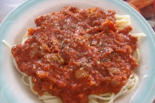Spaghete Bologneze cu carnat de casa