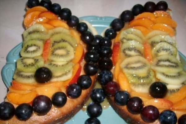 Tort cu fructe Fluturas