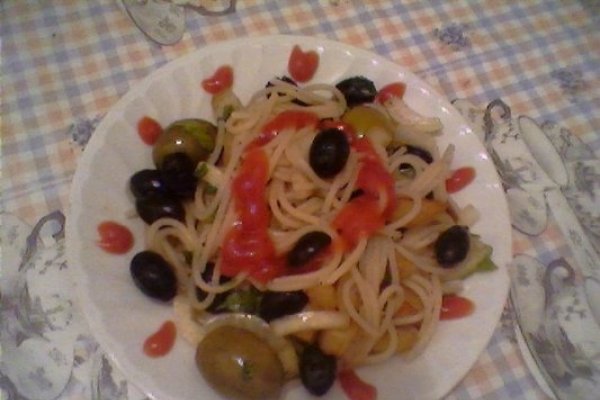 Salata de paste cu masline si cartofi prajiti