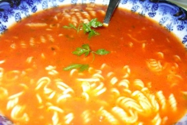 Supa de rosii cu taitei sau flechite