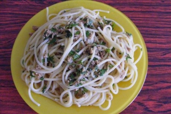 Spaghette cu ton si lamaie