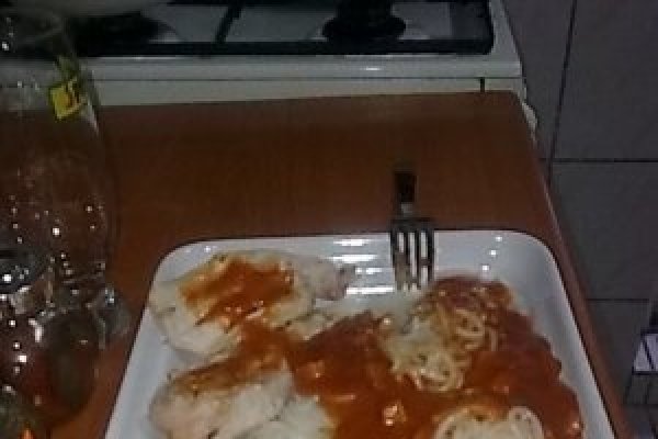 Spaghete cu sos bolognesse si piept de pui la gratar