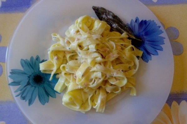 Paste cu somon   afumat si smantana