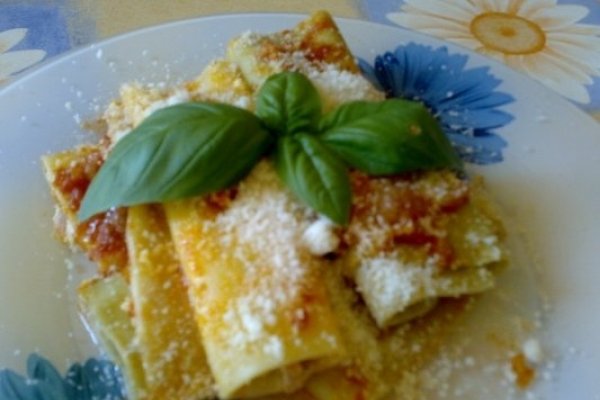 Cannelloni cu branza si sunca de praga