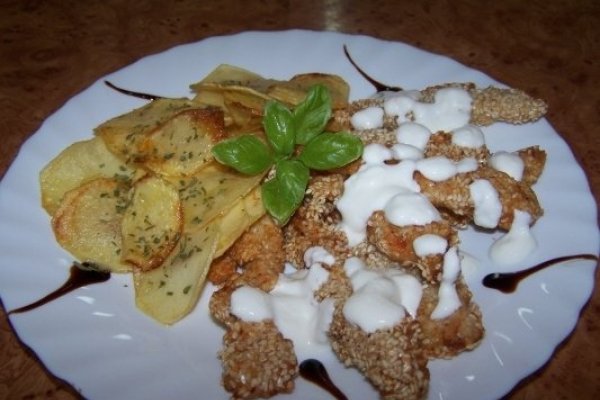 Pui cu susan si chips-uri cu rozmarin.