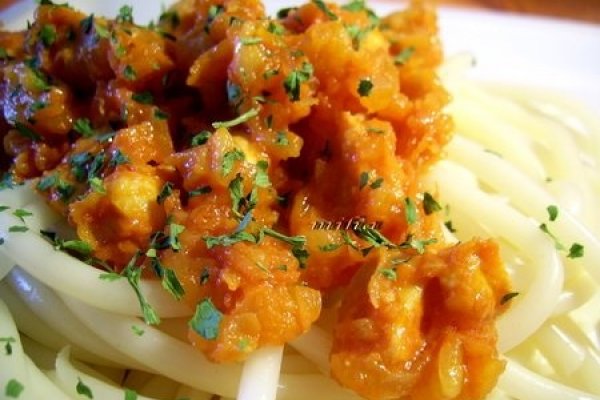 Spaghetti cu sos picant de vitel