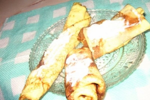 Clatite umplute cu miere si nuca