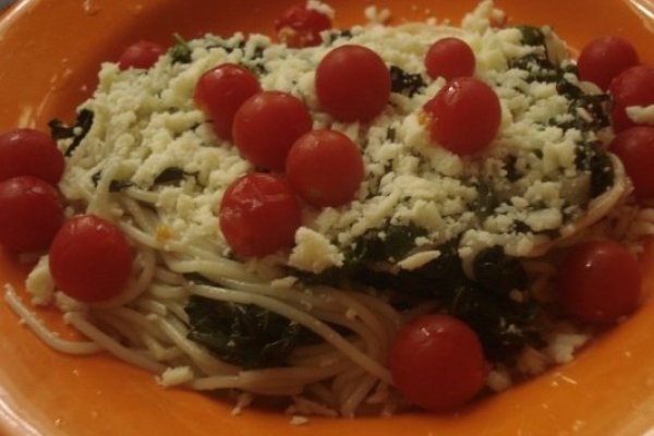 Paste cu branza de capra,spanac si chilli