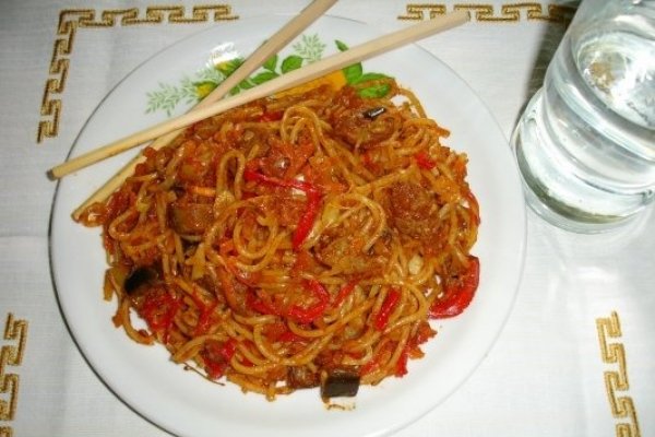 Spaghete cu vita si legume