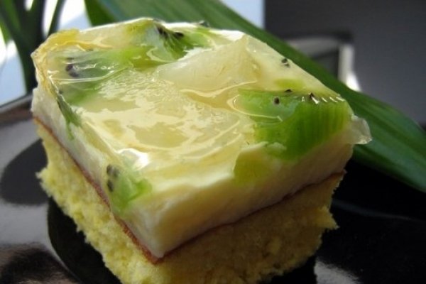 Prajitura cu crema si fructe