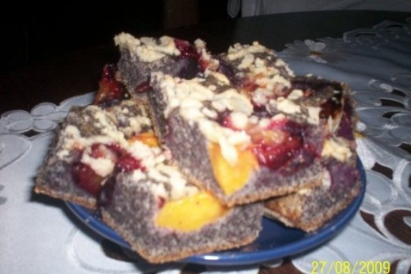 PRAJITURA CU MAC SI FRUCTE