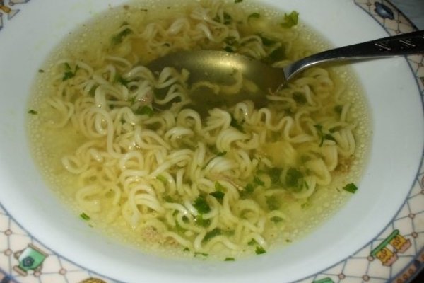 Supa de pui cu taitei instant