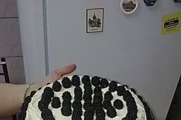 Tort cu crema de vanilie si mure.