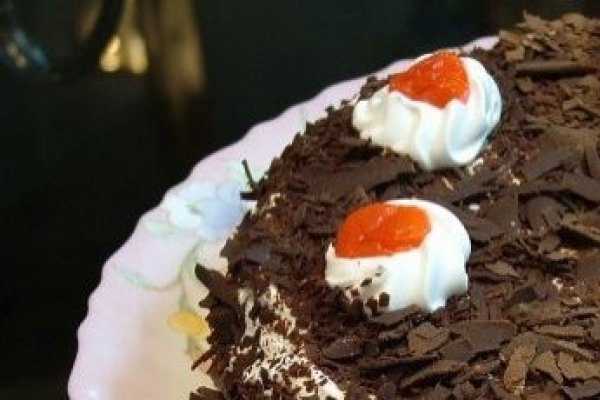 Tortul Padurea Neagra - un deliciu cu visine, frisca si ciocolata