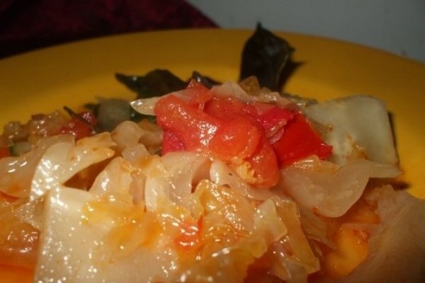 Varza dulce cu carnati afumati