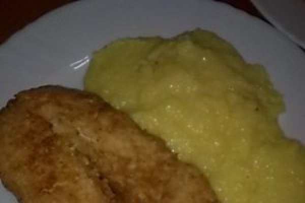 Crap de Dunare,pane cu mamaliguta si mujdei.