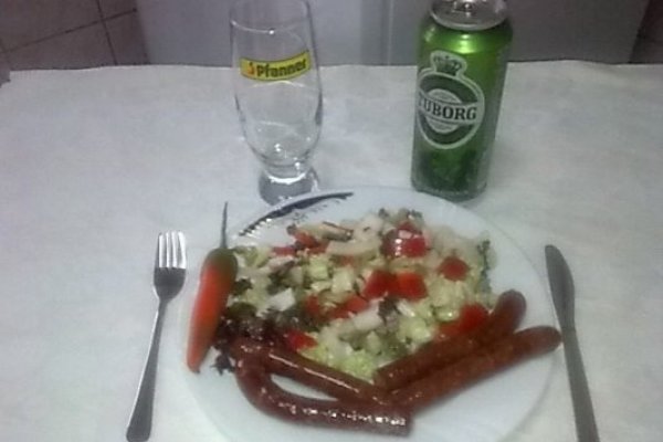 Carnaciori de Plescoi cu salata chinezeasca