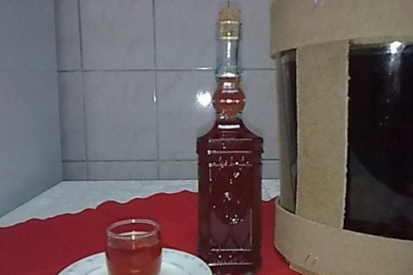 Cum se prepară vișinata  cu migdale