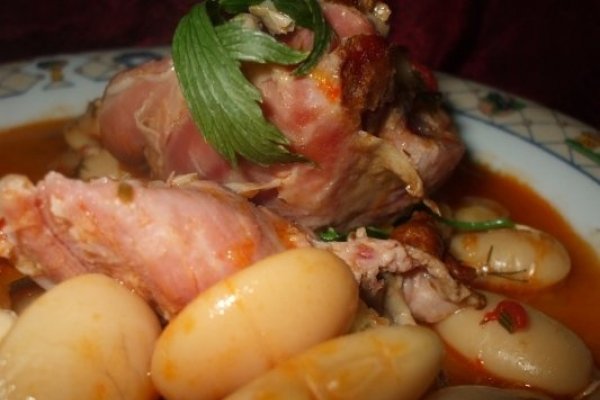 Mancare de fasole BOB cu ciolan afumat