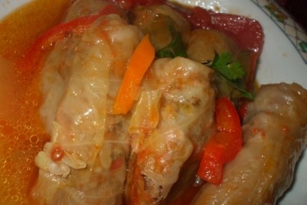 Sarmalute cu varza acra si coasta afumata (scarita)