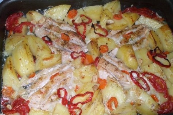PIEPT DE PUI CU CARTOFI LA CUPTOR