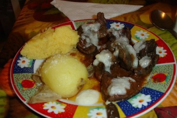 Ficatei prajiti si cartofi la cuptor